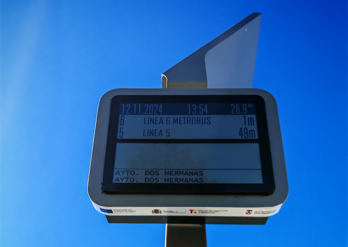 Dos hermanas instala paneles solares en la red de transporte urbano