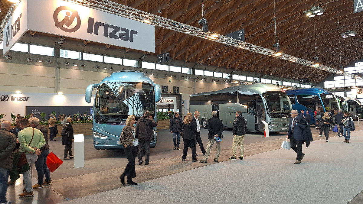 Irizar presenta el autobus electrico i3 en la feria italiana ibe