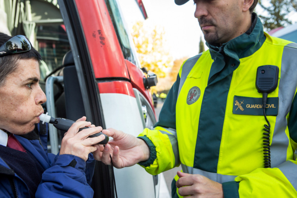 La dgt sanciona a casi la mitad de los vehiculos escolares controlados