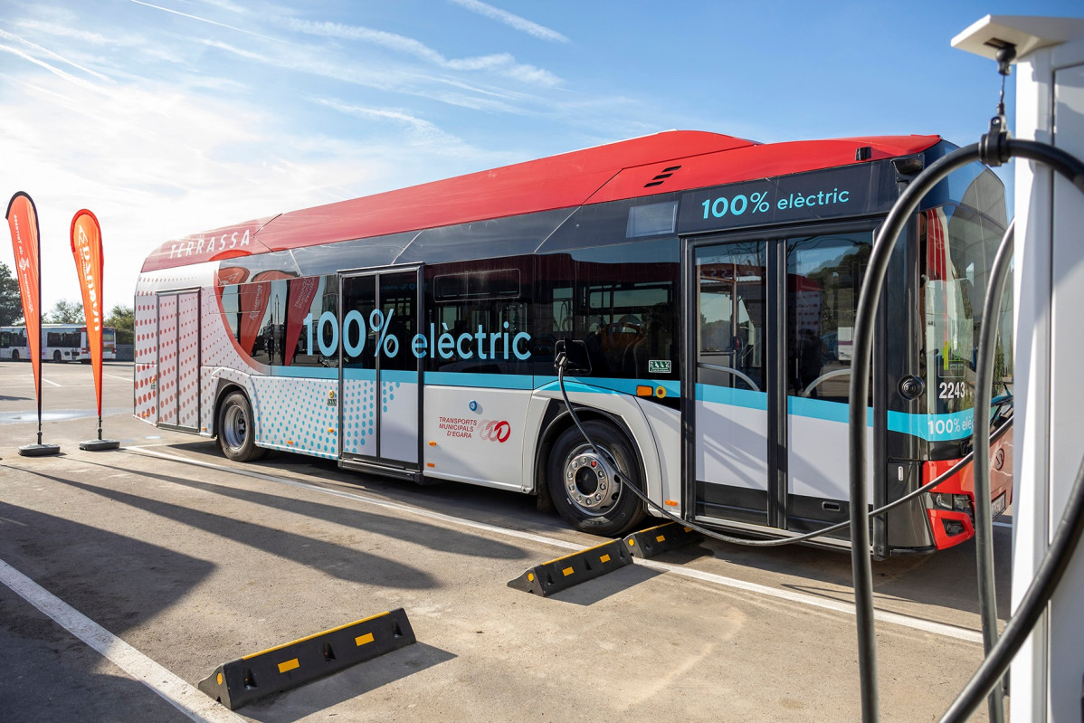 Tmesa refuerza su flota con dos autobuses electricos de solaris