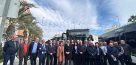 Auesa presenta 14 autobuses hibridos para el servicio a las pedanias