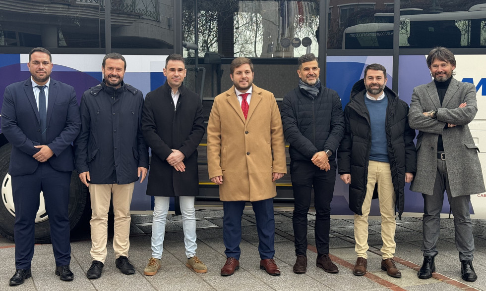 Autocares marin presenta tres nuevos autobuses mercedes benz