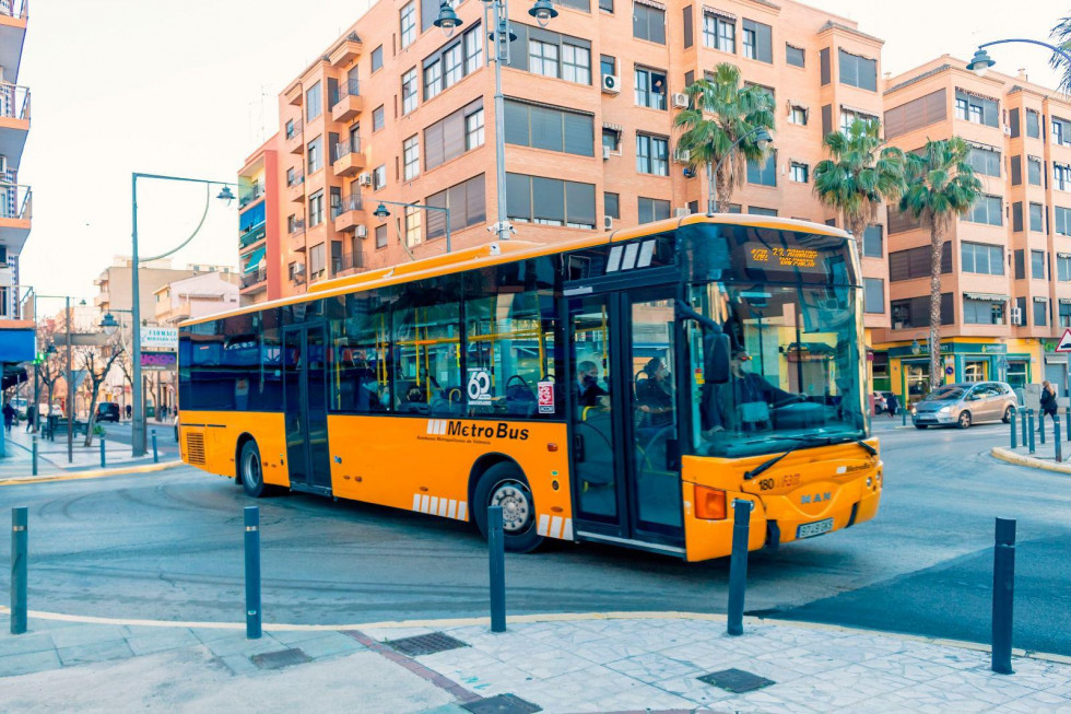 Metrobus mejora la oferta del corredor oeste metropolitano de valencia