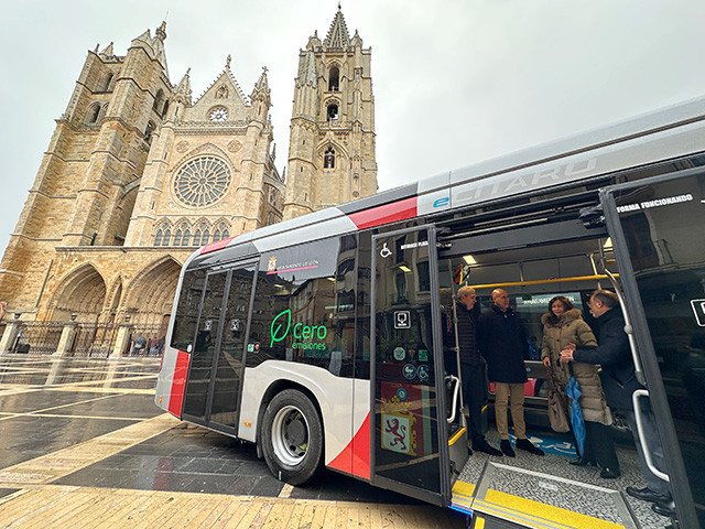 Alesa presenta tres autobuses electricos de mercedes benz