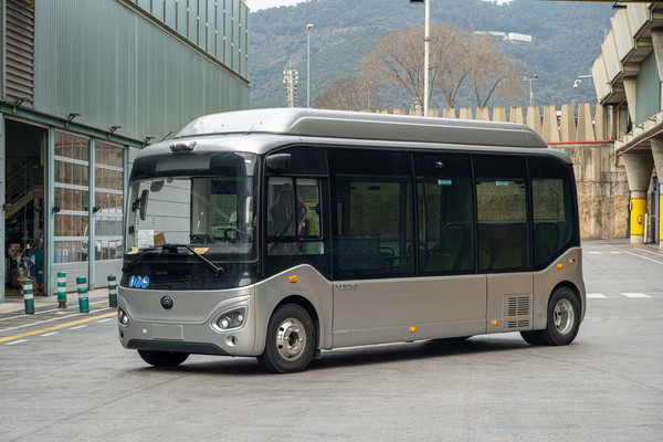 Tmb prueba un minibus electrico de yutong