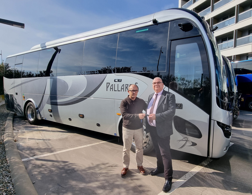 Autocares pallares estrena un midibus c10 de king long