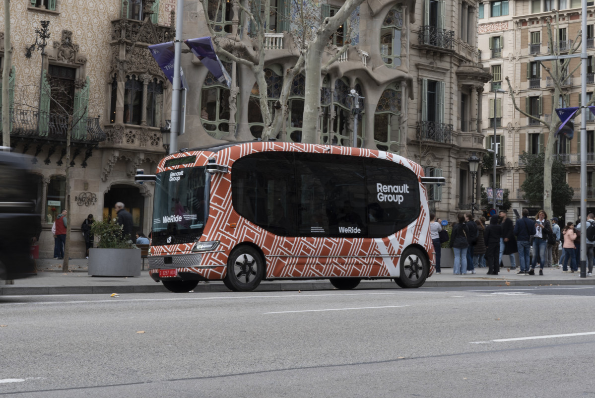 Renault y weride presentan un minibus autonomo en barcelona