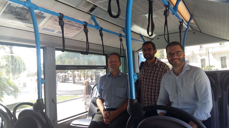 José Hila, en el interior de un autobús.