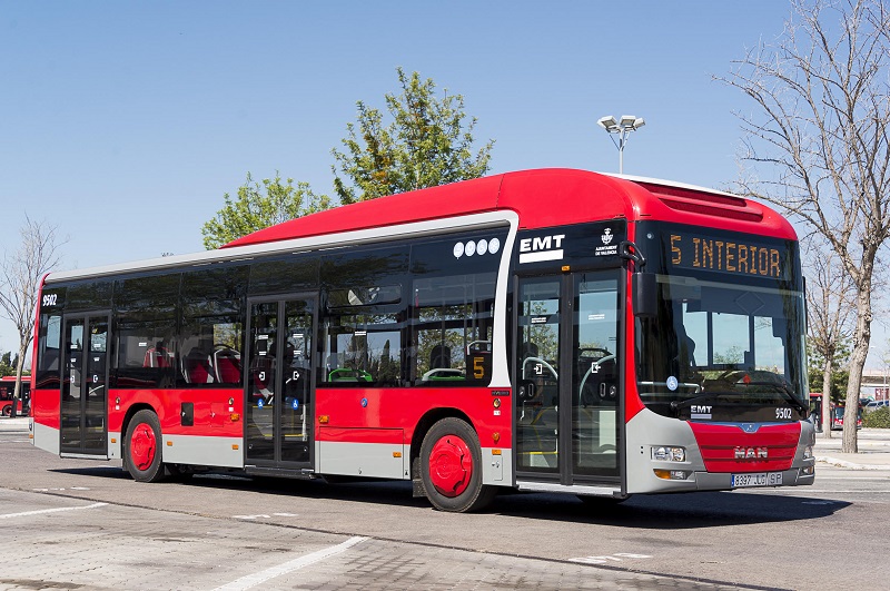 Un autobús híbrido de la flota del operador.