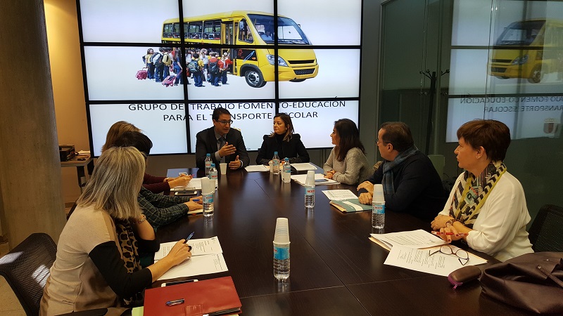 Vista de la reunión mantenida sobre el transporte escolar.